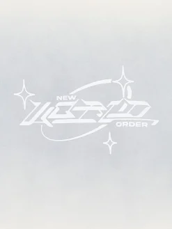 Jasna bluza boxy z kapturem