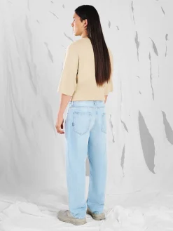 Jasne jeansy relaxed