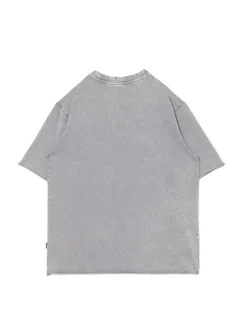 Jasnoszara koszulka z surowym wykończeniem