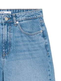 Jeansy mom z wysokim stanem