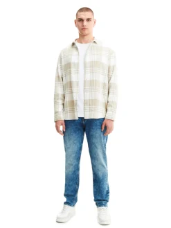 Jeansy regular z efektem sprania