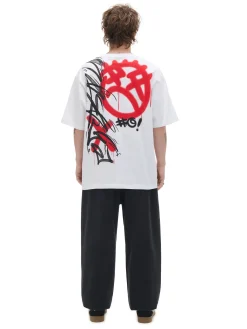 Koszulka z nadrukiem typu graffiti