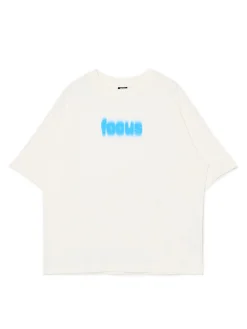 Koszulka z ozdobnym napisem