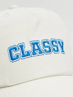 Kremowa czapka z daszkiem