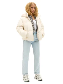 Kremowa kurtka puffer z kapturem