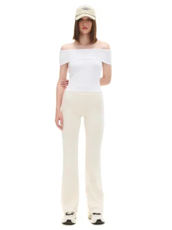 Kremowe dresy typu flare