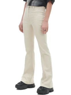 Kremowe spodnie flare