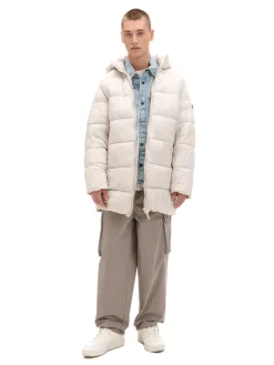 Kremowy pikowany płaszcz z kapturem