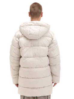 Kremowy pikowany płaszcz z kapturem