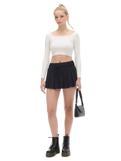 Kremowy sweter z odkrytymi ramionami