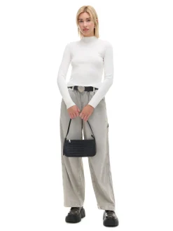 Kremowy sweter z półgolfem