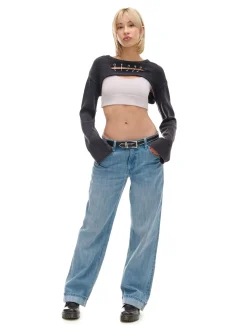 Krótki sweter z agrafkami