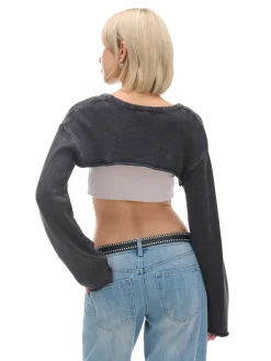 Krótki sweter z agrafkami