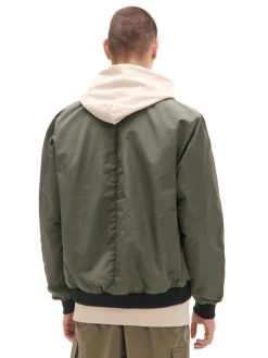 Kurtka bomberka z kieszenią na rękawie