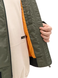 Kurtka bomberka z kieszenią na rękawie