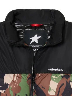 Kurtka puffer z militarnym nadrukiem