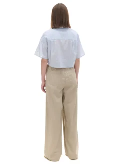 Luźna niebieska koszula crop