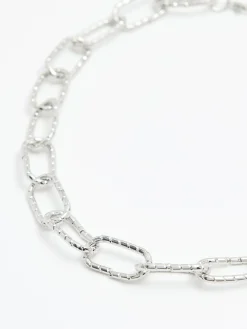 Naszyjnik-łańcuch w kolorze srebrnym