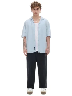 Niebieska klasyczna koszula