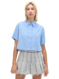 Niebieska koszula w retro stylu