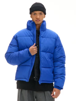 Niebieska kurtka puffer ze stójką