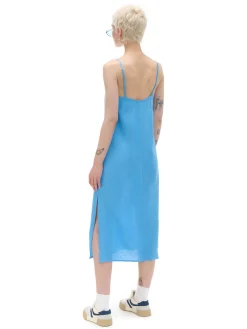 Niebieska sukienka midi z wiskozy i lnu