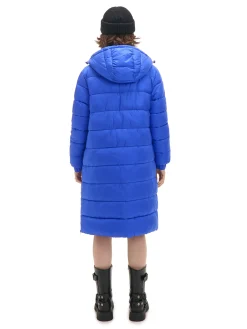 Niebieski płaszcz puffer z kapturem