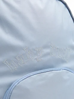 Niebieski plecak z haftem