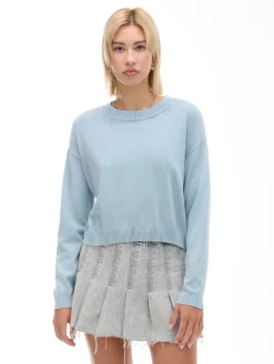 Niebieski sweter z efektem sprania