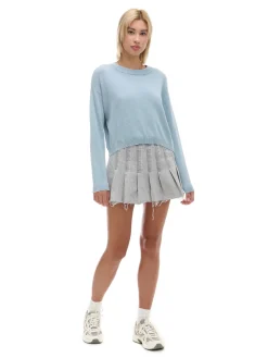 Niebieski sweter z efektem sprania