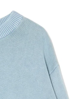 Niebieski sweter z efektem sprania