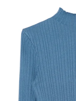 Niebieski sweter z półgolfem