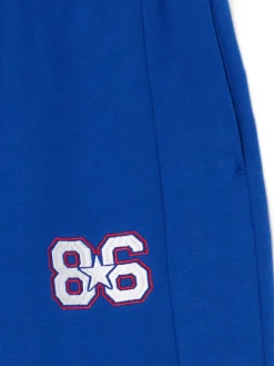 Niebieskie dresowe joggery z naszywką