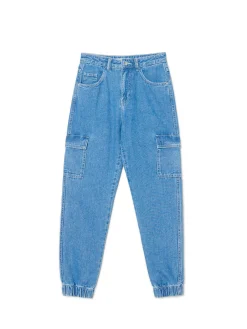 Niebieskie jeansowe joggery cargo