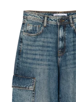 Niebieskie jeansy baggy