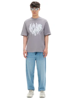 Niebieskie jeansy loose