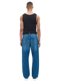 Niebieskie jeansy relaxed