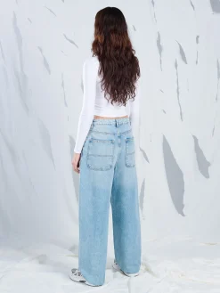 Niebieskie jeansy skater