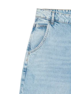 Niebieskie jeansy skater