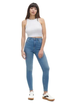 Niebieskie jeansy skinny