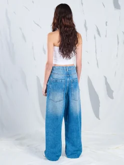 Niebieskie jeansy super baggy