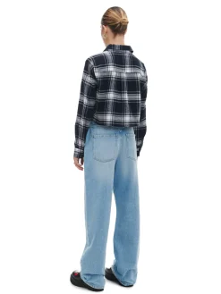 Niebieskie jeansy wide leg