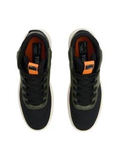 Oliwkowe sneakersy na solidnej podeszwie