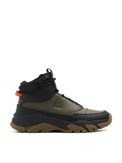 Oliwkowe wysokie sneakersy na zimę