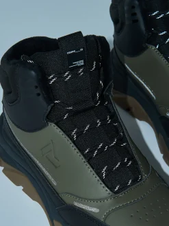 Oliwkowe wysokie sneakersy na zimę