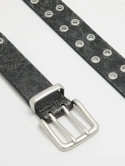 Pasek z ozdobnymi detalami