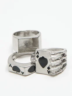 Pierścionki z karcianym motywem