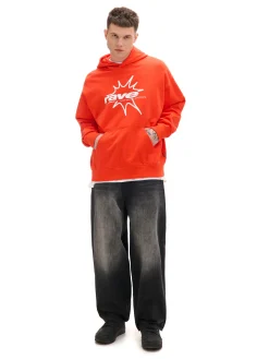 Pomarańczowa bluza hoddie i nadrukiem