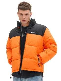 Pomarańczowa kurtka puffer