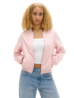 Różowa kurtka bomberka